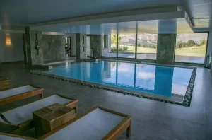 Hotel Loi Suites Chapelco pileta