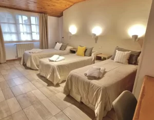 Hostal Latitud Cuarenta 3 camas individuales