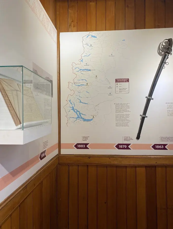 Museo Primeros Pobladores vidirera espada