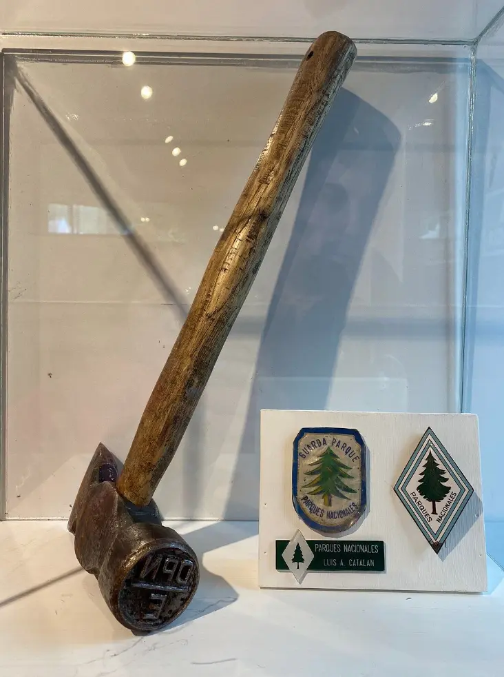 Museo Primeros Pobladores vidirera martillo