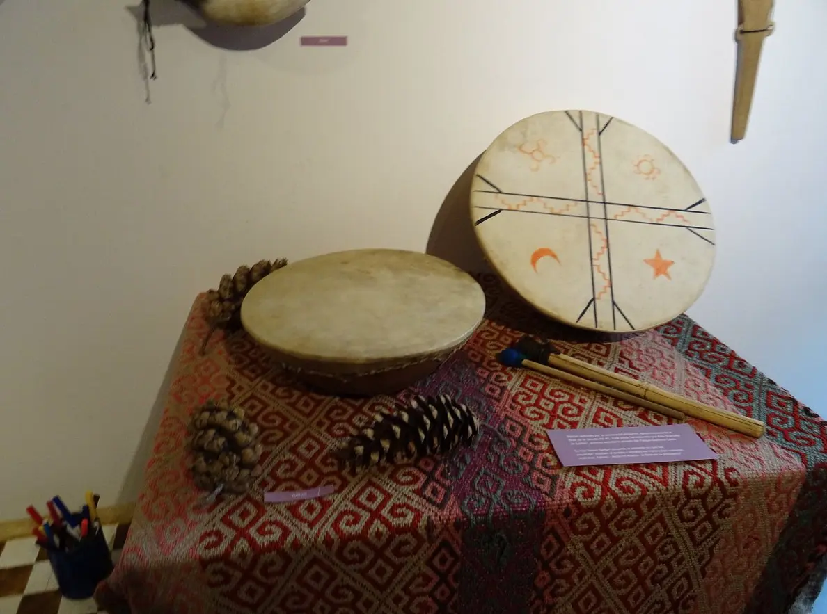 Museo Primeros Pobladores vidirera tambor