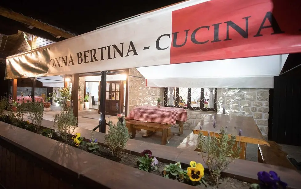 Restaurante Nonna Bertina mesas de afuera
