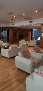 Aparthotel Primacy sillones de la recepción