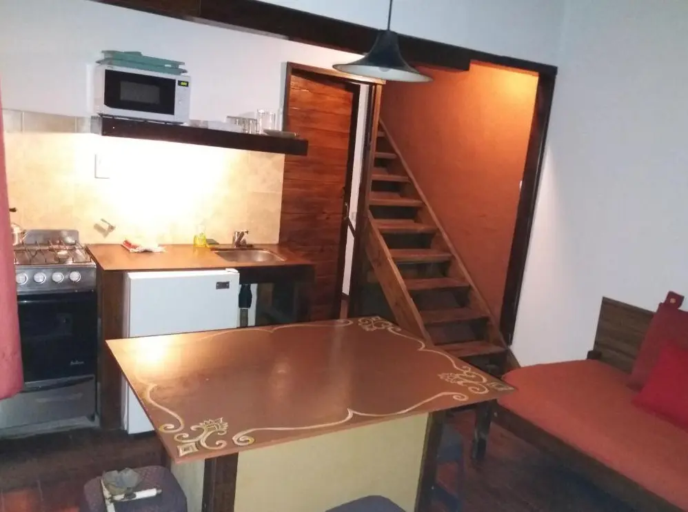 Cabañas Alfa Sol y Mar mesa en la cocina