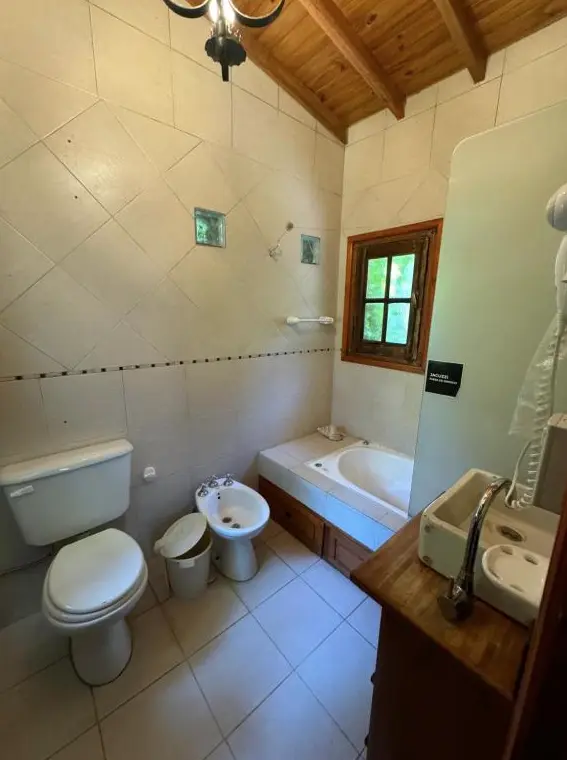 Cabañas Arehue baño completo desde arriba