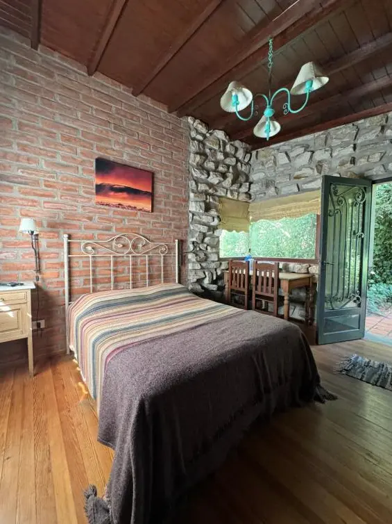 Cabañas Arehue cama en cabaña monoambiente