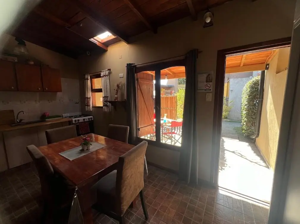 Cabañas Mechi mesa del comedor