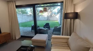 Casa Roca ventanas con vistas al jardín