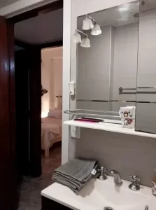 Departamento Paso Aldrey espejo del baño