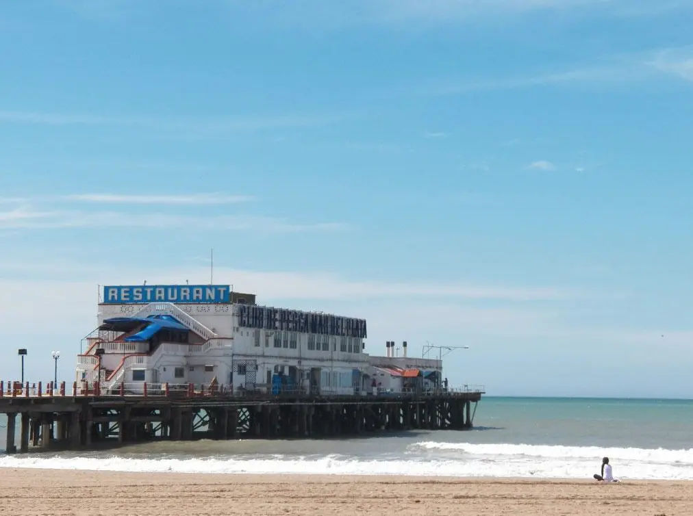 Playa Bristol restaurante en el muelle