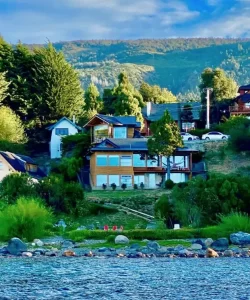 Cabañas Barlaovento desde el lago