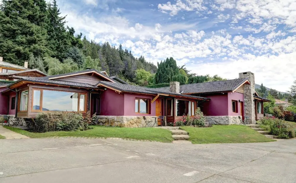 Cabañas La Caleta cabaña purpura por fuera