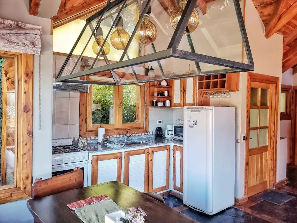 Cabañas Puerto Pireo cocina completa