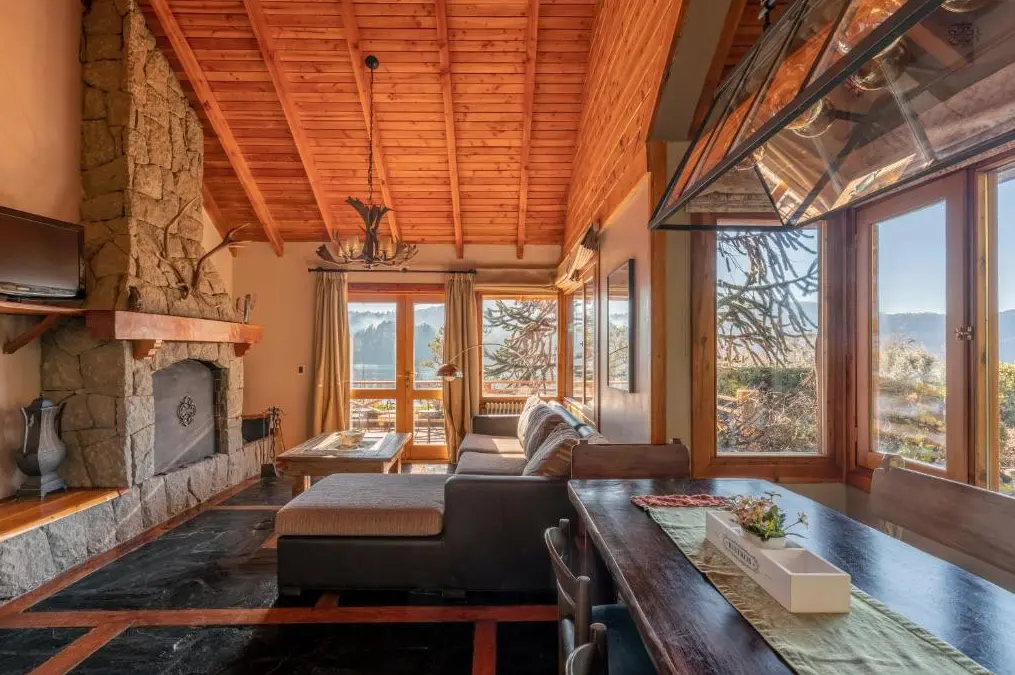 Cabañas Puerto Pireo living comedor