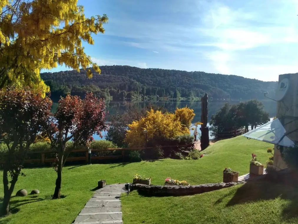 Cabañas Puerto Pireo vistas al lago