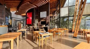 Hotel Design Suite Bariloche mesas para comer