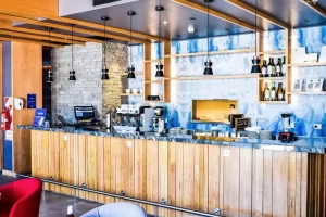 Hotel Hampton By Hilton barra de desayunador