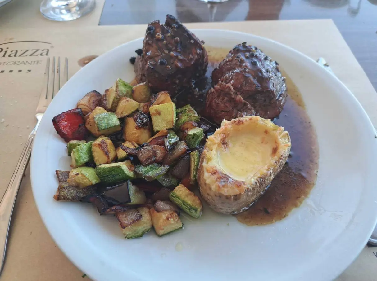 Restaurante Piazza Ristorante carne con verduras