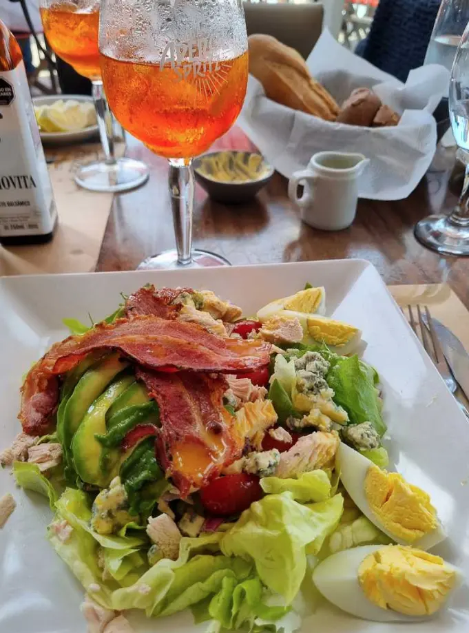 Restaurante Piazza Ristorante ensalada con panceta