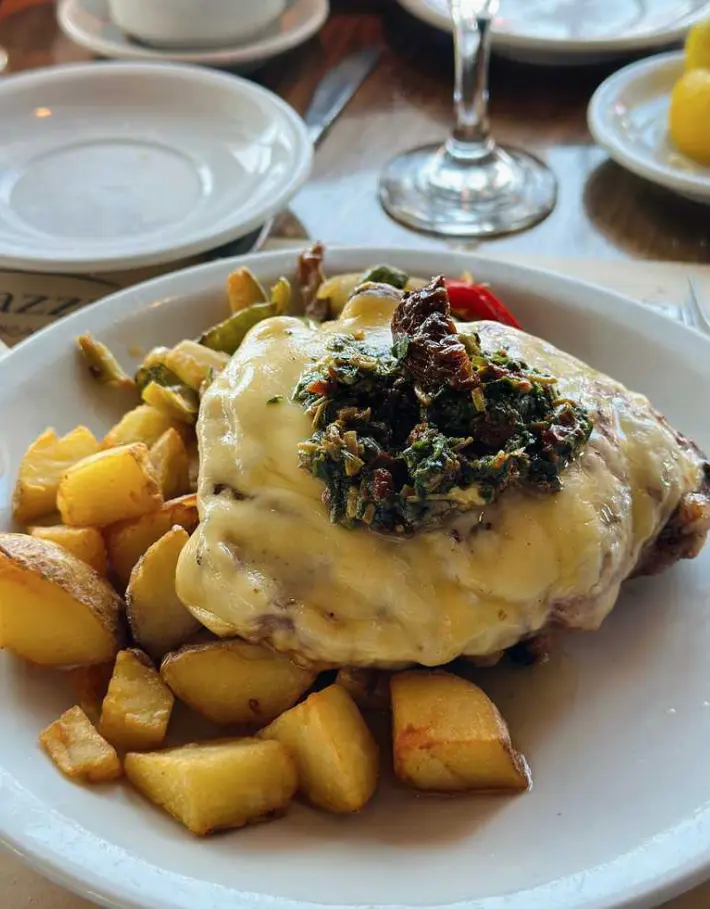 Restaurante Piazza Ristorante papas con queso