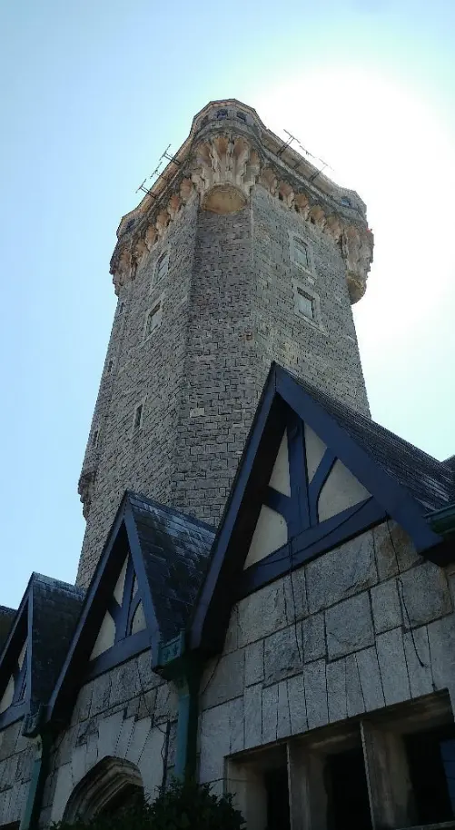 Torre Tanque desde abajo con sol