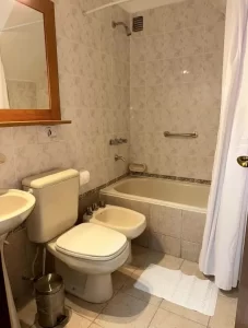 Aparthotel Libertador baño completo