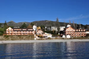 Aparthotel del Lago desde el lago