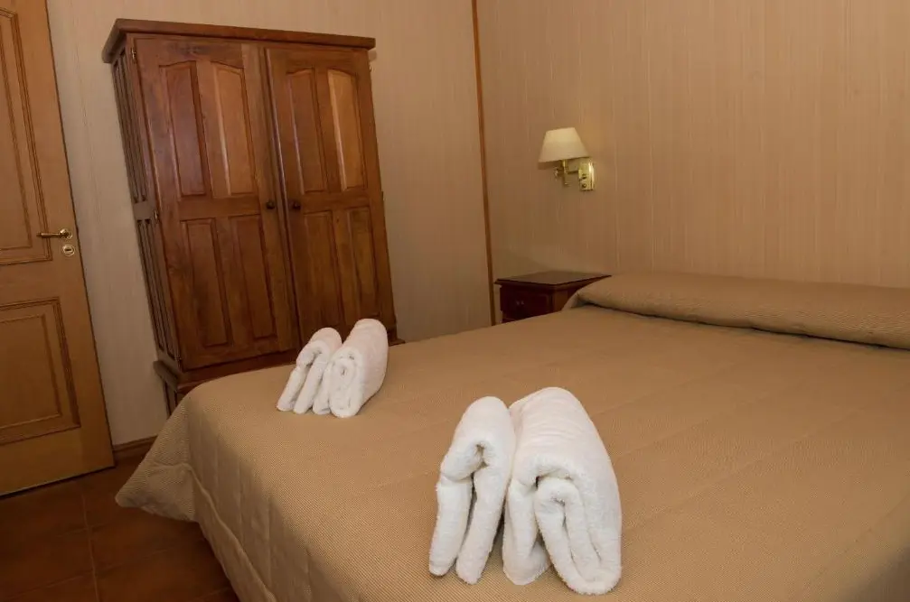 Cabañas Del Nené toallas sobre cama doble