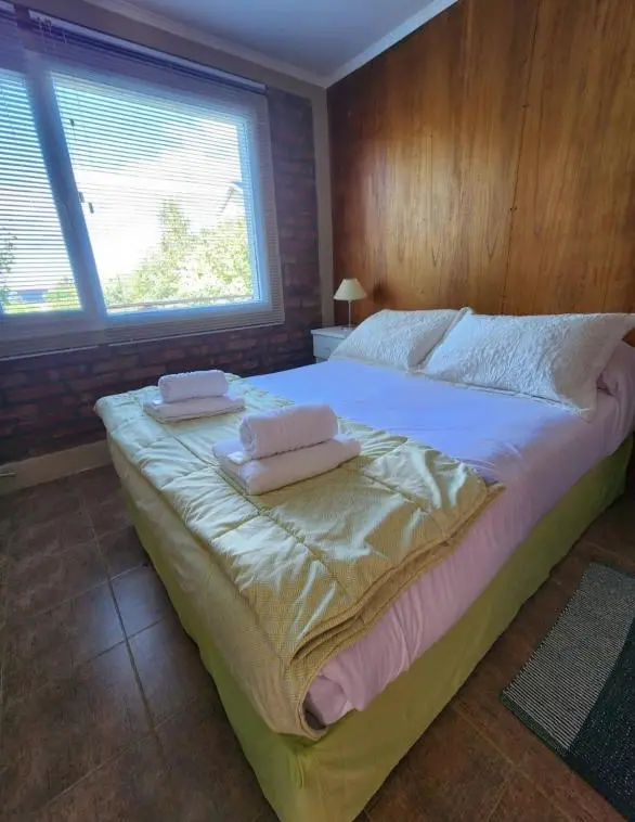 Cabañas La Chacra toallas sobre la cama