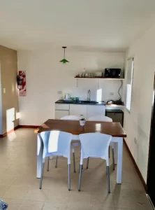 Departamento Go Patagonia cocina comedor
