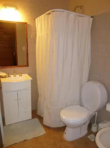 Hostería Rukahué baño completo