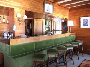 Hostería Santa Rita mesa de bar
