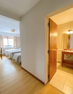 Hostería Suiza baño de la habitación triple