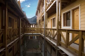 Hotel Del Glaciar Libertador balcones de madera