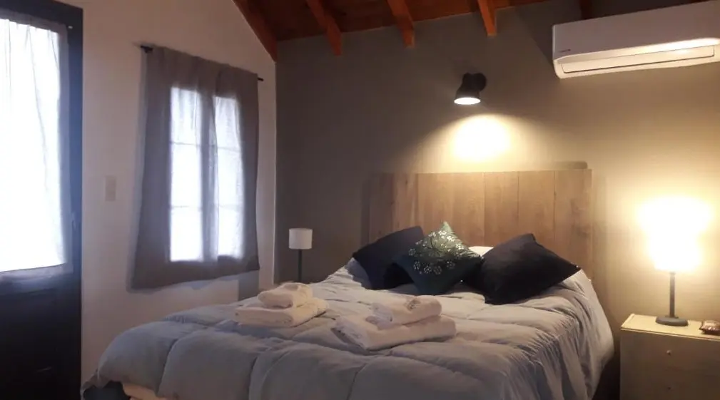 Cabañas Cerros del Sol cama doble con luz
