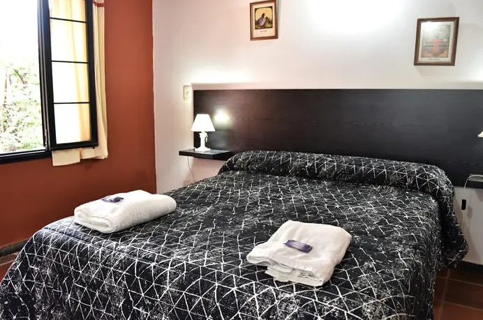 Cabañas Cinco Solesv cama doble con toallas