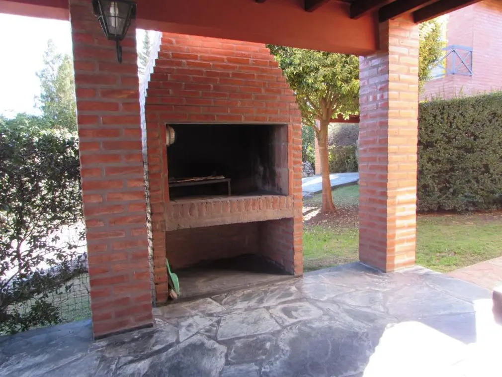 Cabañas Maitén asador bajo techo