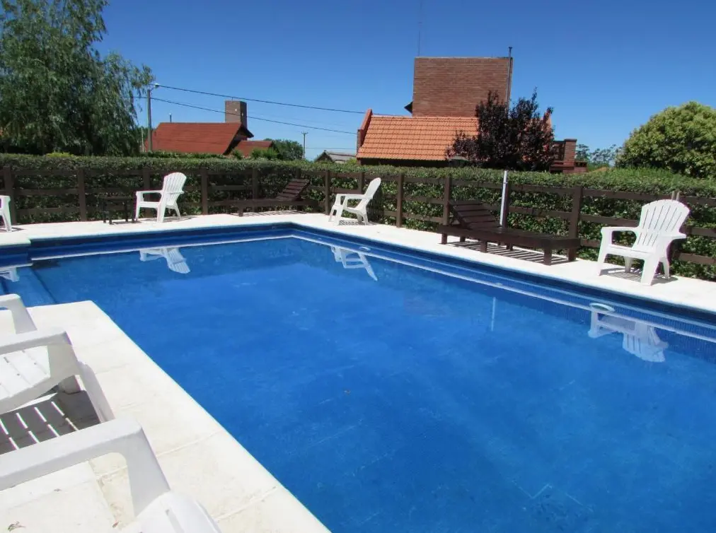 Cabañas Maitén sillones de la pileta