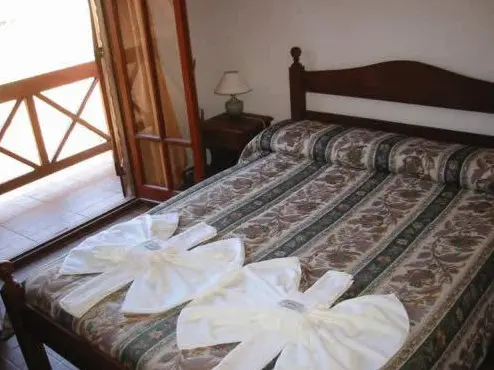 Cabañas Oma Lissi cama doble con toallas