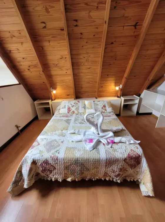 Cabañas Rincón de los Duendes cama doble con toallas