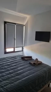 Departamento Vigo cama doble con toallas