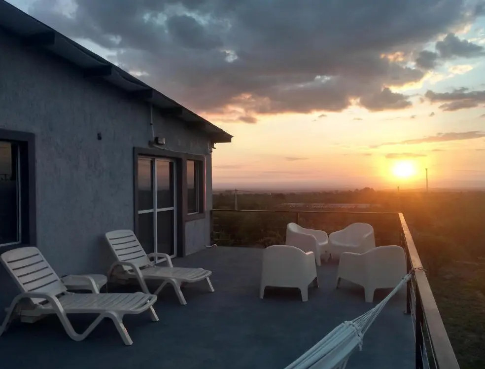 Departamentos Anubis sillones en el balcón