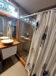 Departamentos La Casa del Pino ducha del baño