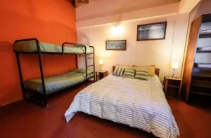 Hostel La Tosca cama doble y cucheta