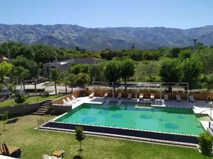 Hotel Altos de Merlo Suites pileta desde arriba