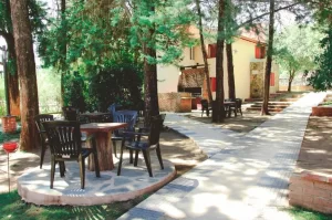 Hotel Ayres del Bosque camino del patio