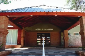 Hotel Ayres del Bosque entrada