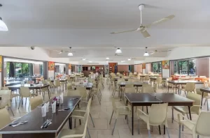 Hotel Ayres del Bosque mesas para comer