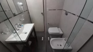 Hotel Costanera baño completo