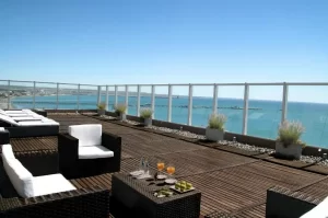 Hotel Dazzler by Wyndham Puerto Madryn balcón con vistas al mar